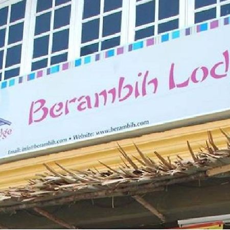 Berambih Lodge Kuching Ngoại thất bức ảnh
